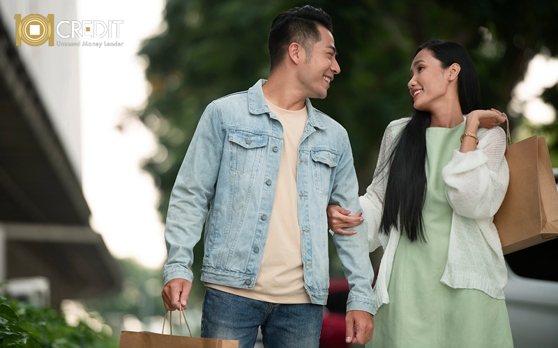 Couple shopping responsibly after managing their personal debts.